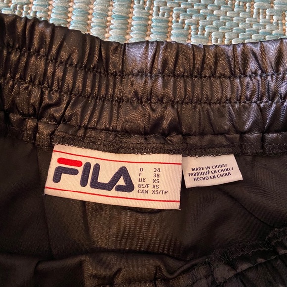 FILA REFLECTIVE RUNNING SHORTS - Picture 4 of 4